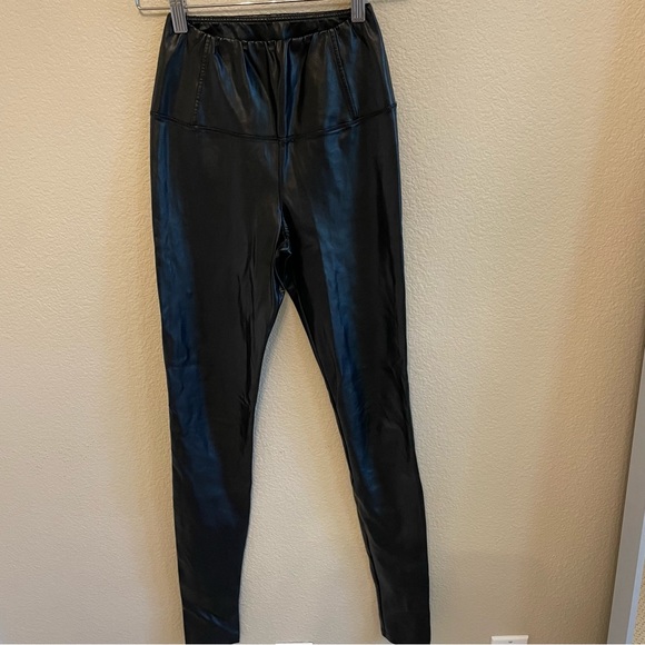 Wilfred Free Daria High Waist Pant Leggings Size XS Black Faux Vegan Leather - Picture 2 of 5